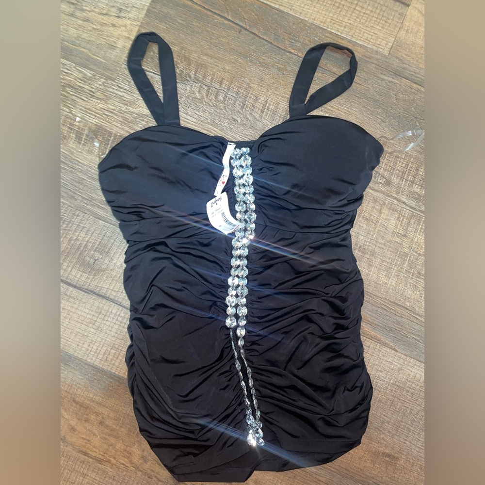 Woman’s Juniors Black Kiwi Sexy Tank Top Size Large New With Tags-Unique find